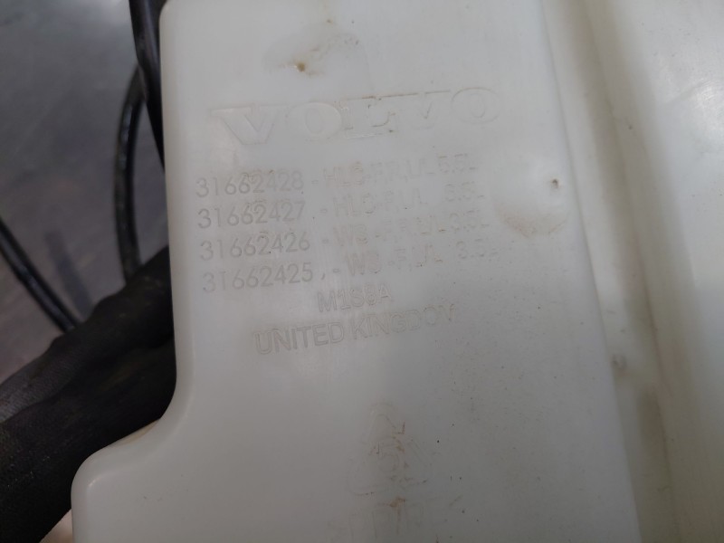 Recambio de deposito limpia para volvo v90 kombi momentum referencia OEM IAM 31378750  