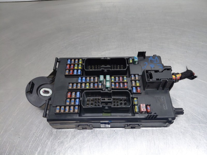 Recambio de caja reles / fusibles para volvo v90 kombi momentum referencia OEM IAM 31682732  