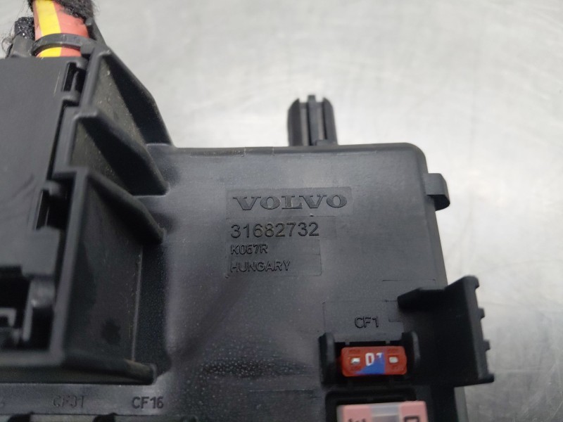 Recambio de caja reles / fusibles para volvo v90 kombi momentum referencia OEM IAM 31682732  