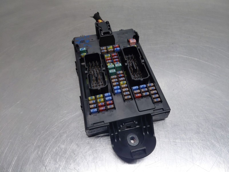 Recambio de caja reles / fusibles para volvo v90 kombi momentum referencia OEM IAM 31682732  
