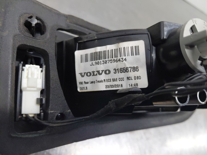 Recambio de piloto trasero derecho interior para volvo v90 kombi momentum referencia OEM IAM 31656786  