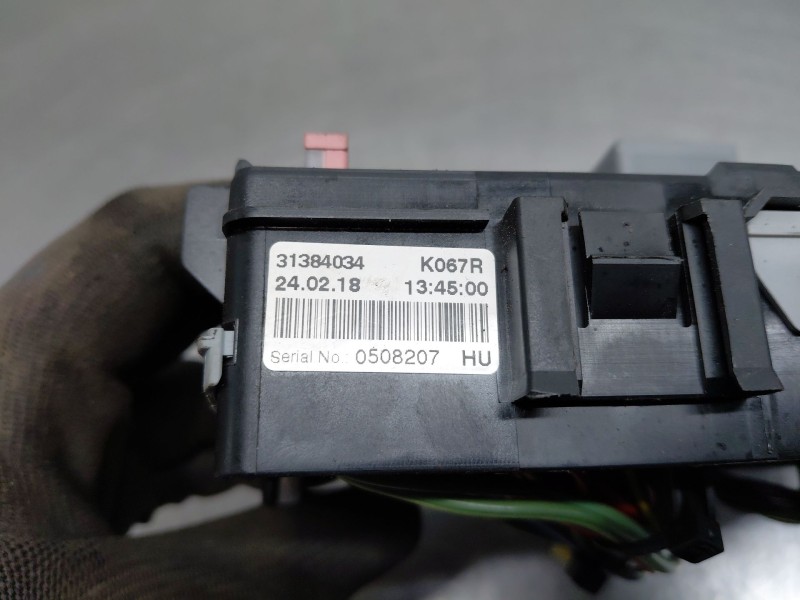Recambio de caja reles / fusibles para volvo v90 kombi momentum referencia OEM IAM 31384034  