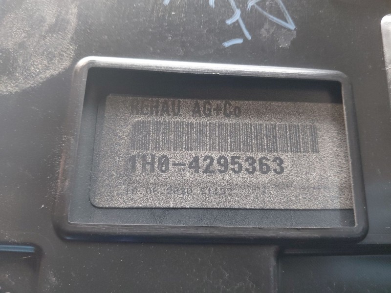 Recambio de aleron trasero para audi q3 (f3b) 35 tdi referencia OEM IAM 83A827933GRU 83A827933G 