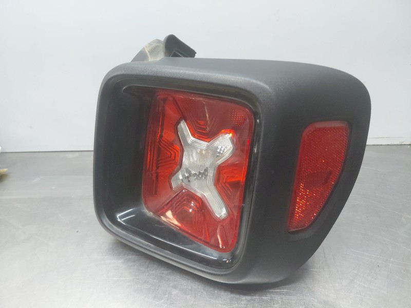 Recambio de piloto trasero derecho para jeep renegade night eagle 4x4 referencia OEM IAM 52109468  