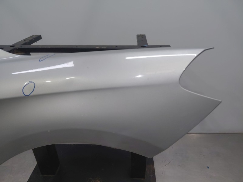 Recambio de aleta delantera derecha para mercedes-benz clase b (w246) sport referencia OEM IAM A2468810201  