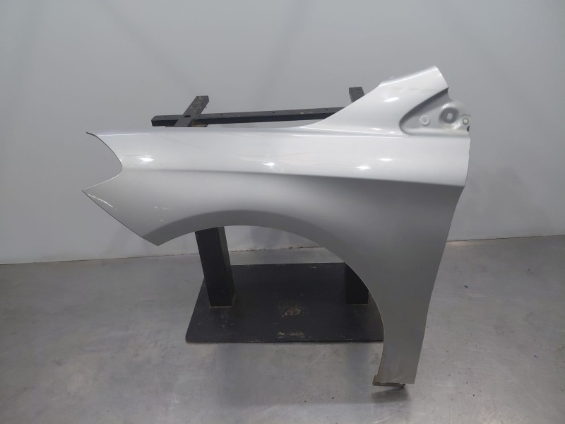 Recambio de aleta delantera izquierda para mercedes-benz clase b (w246) sport referencia OEM IAM A2468810101  