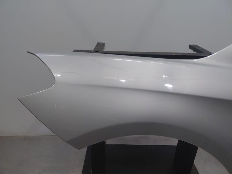 Recambio de aleta delantera izquierda para mercedes-benz clase b (w246) sport referencia OEM IAM A2468810101  