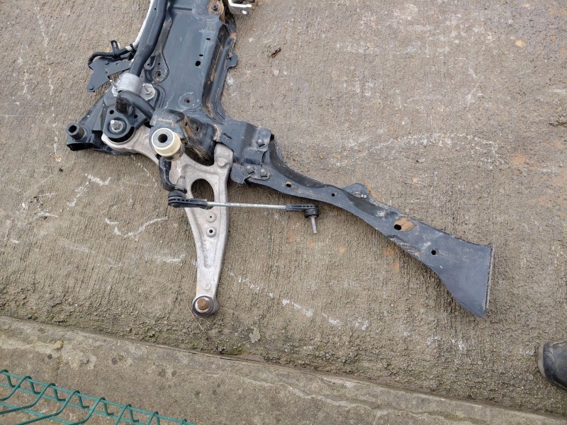 Recambio de puente delantero para ford kuga ecoblue referencia OEM IAM 2730383  