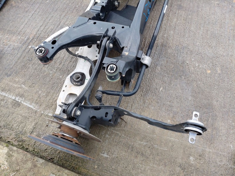 Recambio de puente trasero para ford kuga ecoblue referencia OEM IAM 2540100  