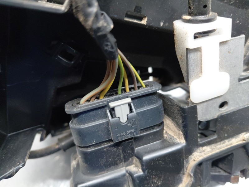Recambio de cerradura puerta trasera izquierda para volvo v90 kombi momentum referencia OEM IAM 31462779  