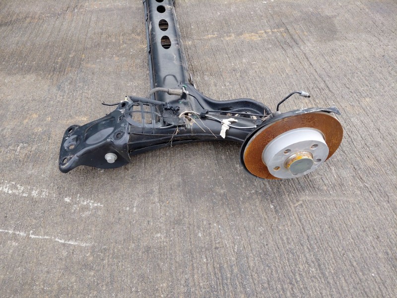 Recambio de puente trasero para volkswagen t-cross advance referencia OEM IAM 2Q0501053CB  