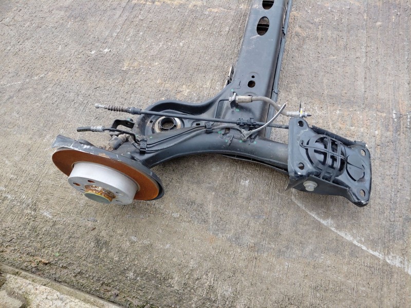 Recambio de puente trasero para volkswagen t-cross advance referencia OEM IAM 2Q0501053CB  