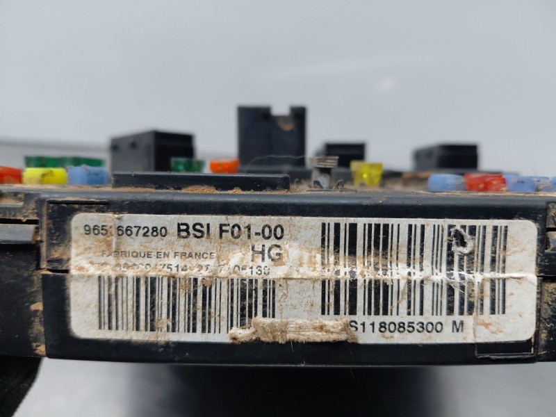 Recambio de caja reles / fusibles para peugeot 1007 dolce referencia OEM IAM 9653667280  