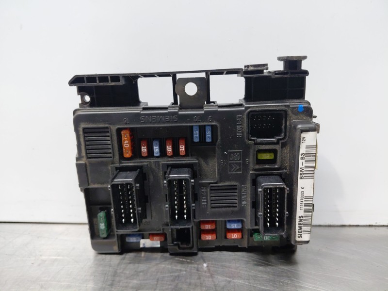 Recambio de caja reles / fusibles para peugeot 1007 dolce referencia OEM IAM 9650618480  