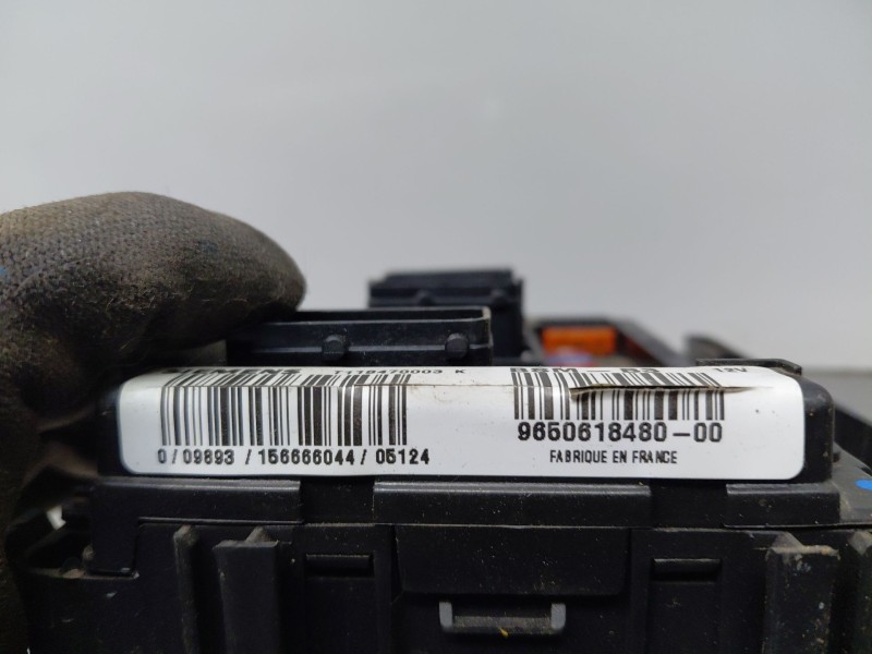 Recambio de caja reles / fusibles para peugeot 1007 dolce referencia OEM IAM 9650618480  