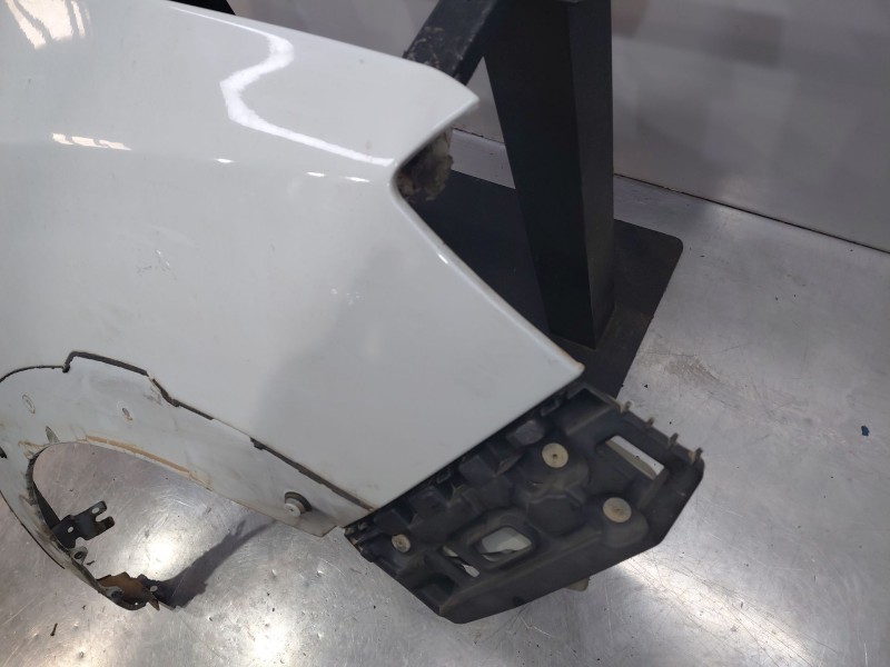 Recambio de aleta delantera derecha para dacia lodgy laureate referencia OEM IAM   