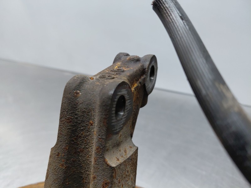 Recambio de mangueta delantera izquierda para dacia lodgy laureate referencia OEM IAM 400116210R  