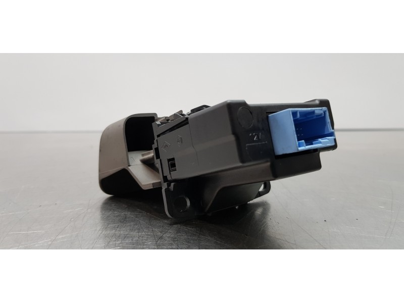 Recambio de freno de mano electrico para renault scenic ii authentique referencia OEM IAM 8200270265   Recambio de freno de mano electrico para renault scenic ii authentique referencia OEM IAM 8200270265