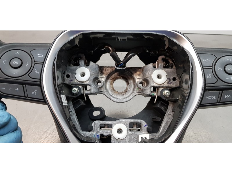 Recambio de volante para toyota corolla (e21) hybrid active referencia OEM IAM 4510202800C0 451000Z220 