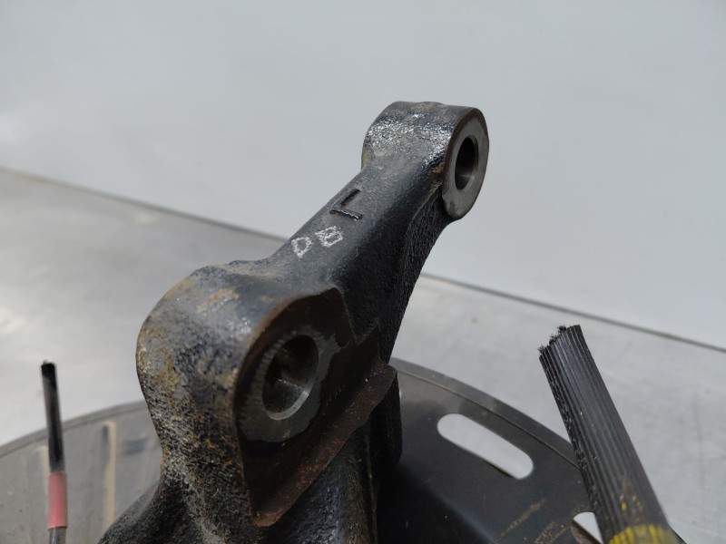 Recambio de mangueta delantera izquierda para kia xceed tech referencia OEM IAM 51715J7AA0  