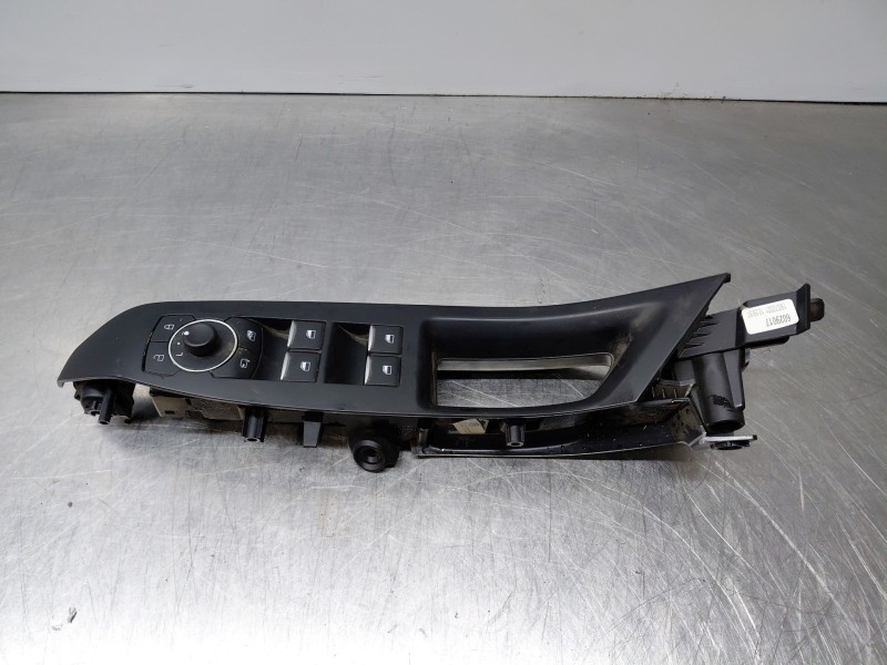 Recambio de mando elevalunas delantero izquierdo para ford focus st-line referencia OEM IAM 2557769  