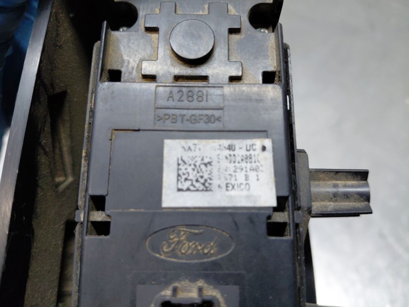 Recambio de mando elevalunas delantero izquierdo para ford focus st-line referencia OEM IAM 2557769  