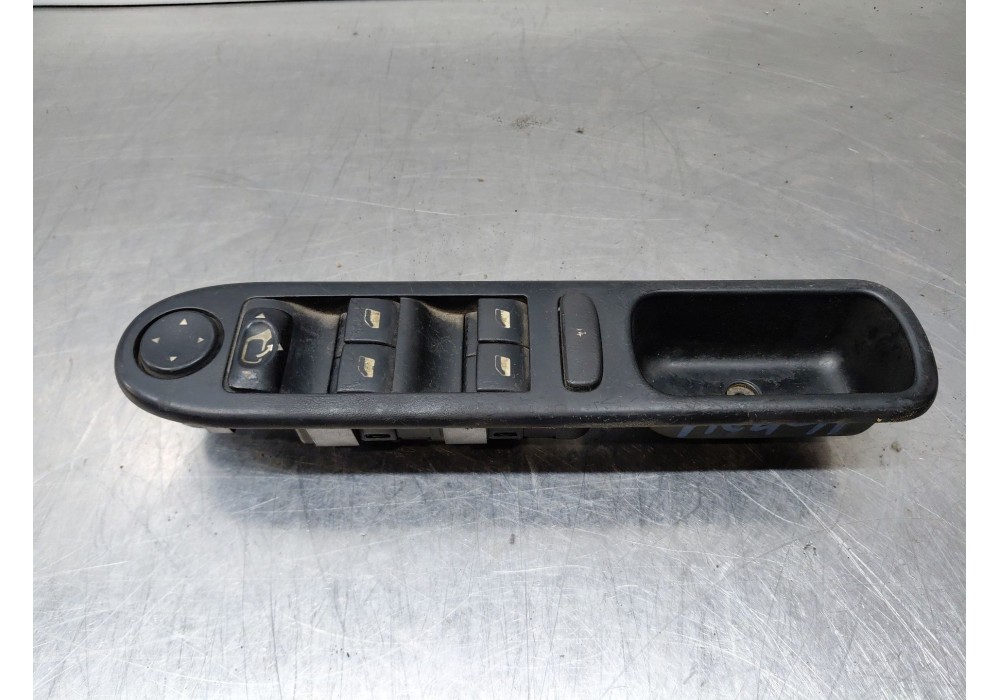 Recambio de mando elevalunas delantero izquierdo para peugeot 307 sw (3h) 1.6 hdi 110 referencia OEM IAM 96531123xt  