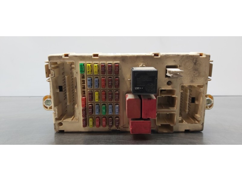 Recambio de caja reles / fusibles para peugeot boxer caja cerrada (rs 3000) (330/333) 2007 ) hdi (330) referencia OEM IAM 136073