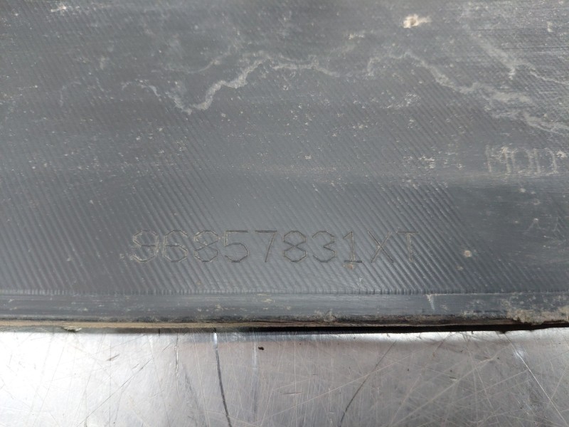 Recambio de faldon lateral para peugeot 3008 style referencia OEM IAM 7009P9  