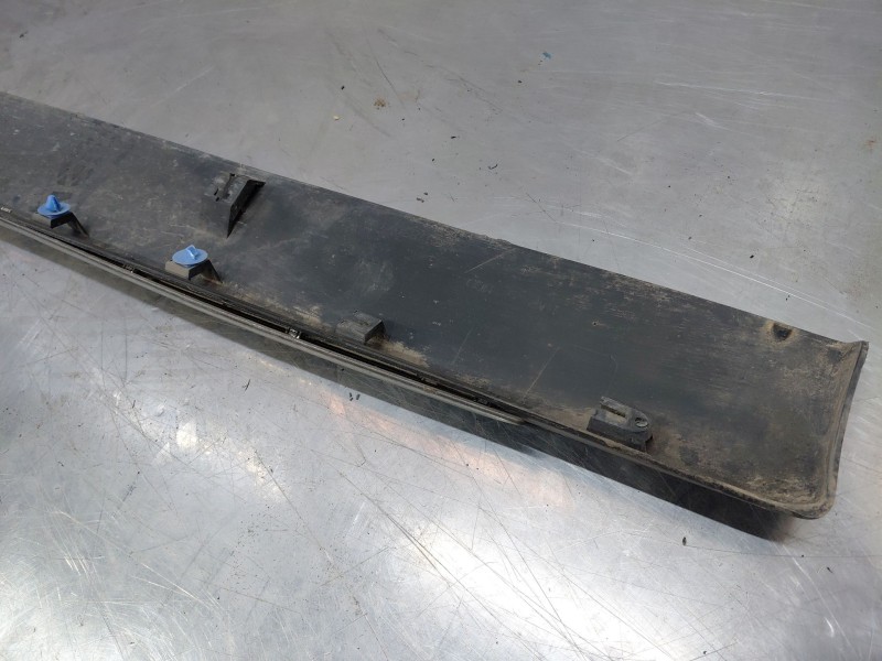 Recambio de faldon lateral para peugeot 3008 style referencia OEM IAM 7010Y8  