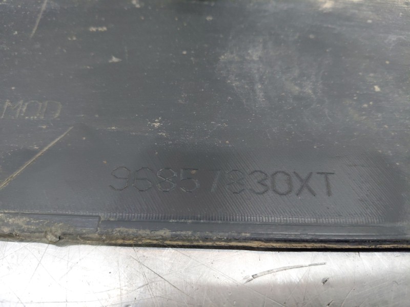 Recambio de faldon lateral para peugeot 3008 style referencia OEM IAM 7010Y8  