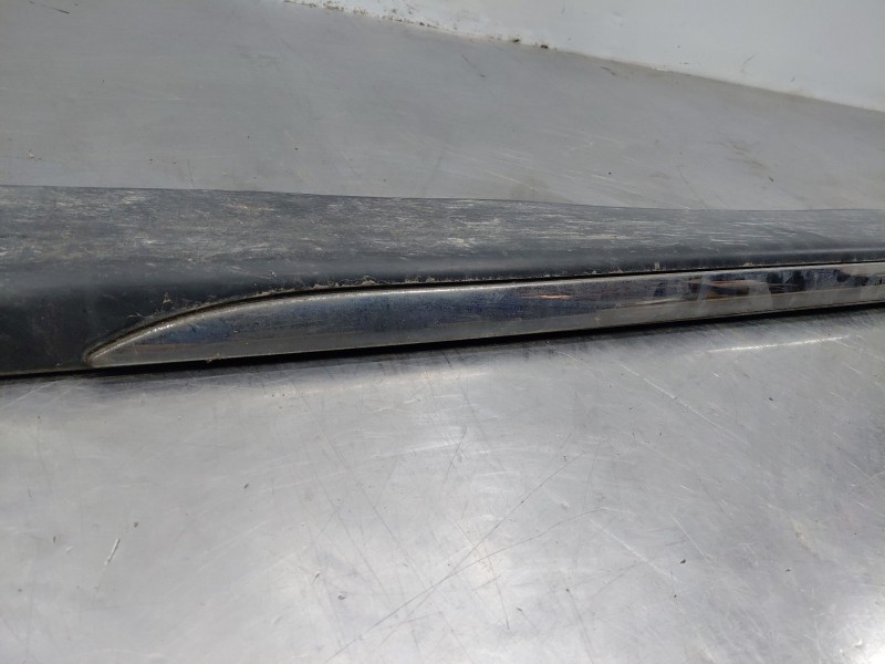 Recambio de faldon lateral para peugeot 3008 style referencia OEM IAM 7010Y8  