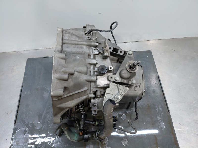 Recambio de caja cambios para peugeot 3008 style referencia OEM IAM 20AE67  