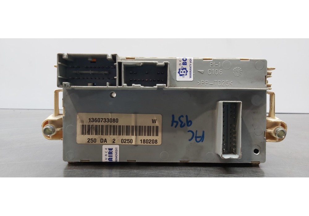 Recambio de caja reles / fusibles para peugeot boxer caja cerrada (rs 3000) (330/333) 2007 ) hdi (330) referencia OEM IAM 136073