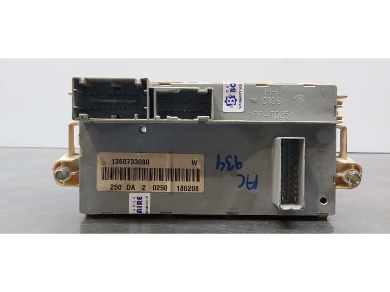 Recambio de caja reles / fusibles para peugeot boxer caja cerrada (rs 3000) (330/333) 2007 ) hdi (330) referencia OEM IAM 136073