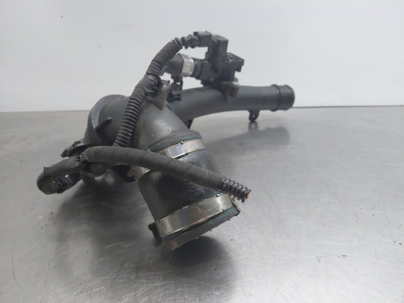 Recambio de tubo presion turbocompresor para peugeot 3008 style referencia OEM IAM 9677537380  