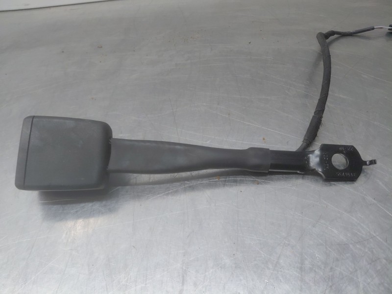 Recambio de enganche del cinturon delantero izq para volkswagen caddy v cargo referencia OEM IAM 7T0857755MNB  