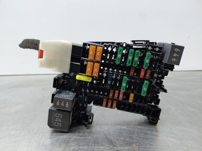 Recambio de caja reles / fusibles para volkswagen caddy v cargo referencia OEM IAM 5WA937615  