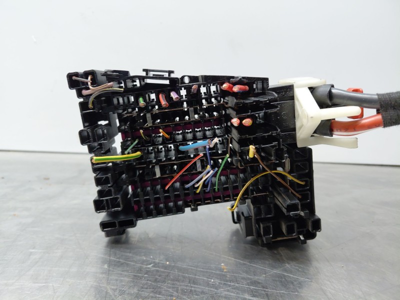 Recambio de caja reles / fusibles para volkswagen caddy v cargo referencia OEM IAM 5WA937615  