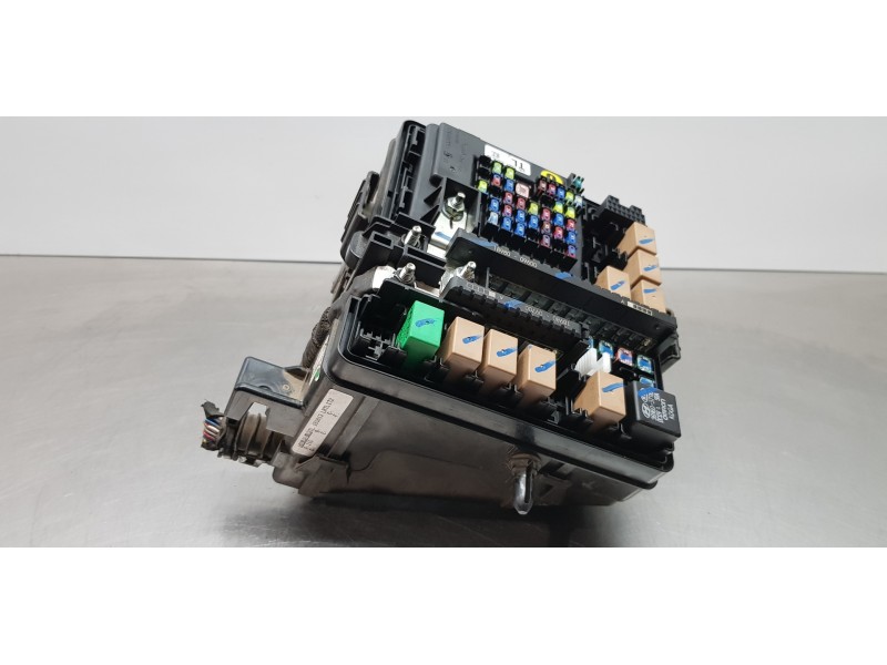 Recambio de caja reles / fusibles para hyundai tucson ix35 referencia OEM IAM 91450D7540  