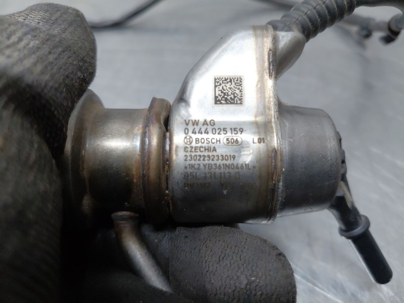Recambio de inyector para volkswagen caddy v cargo referencia OEM IAM 5L131113D  