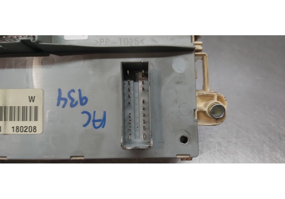 Recambio de caja reles / fusibles para peugeot boxer caja cerrada (rs 3000) (330/333) 2007 ) hdi (330) referencia OEM IAM 136073