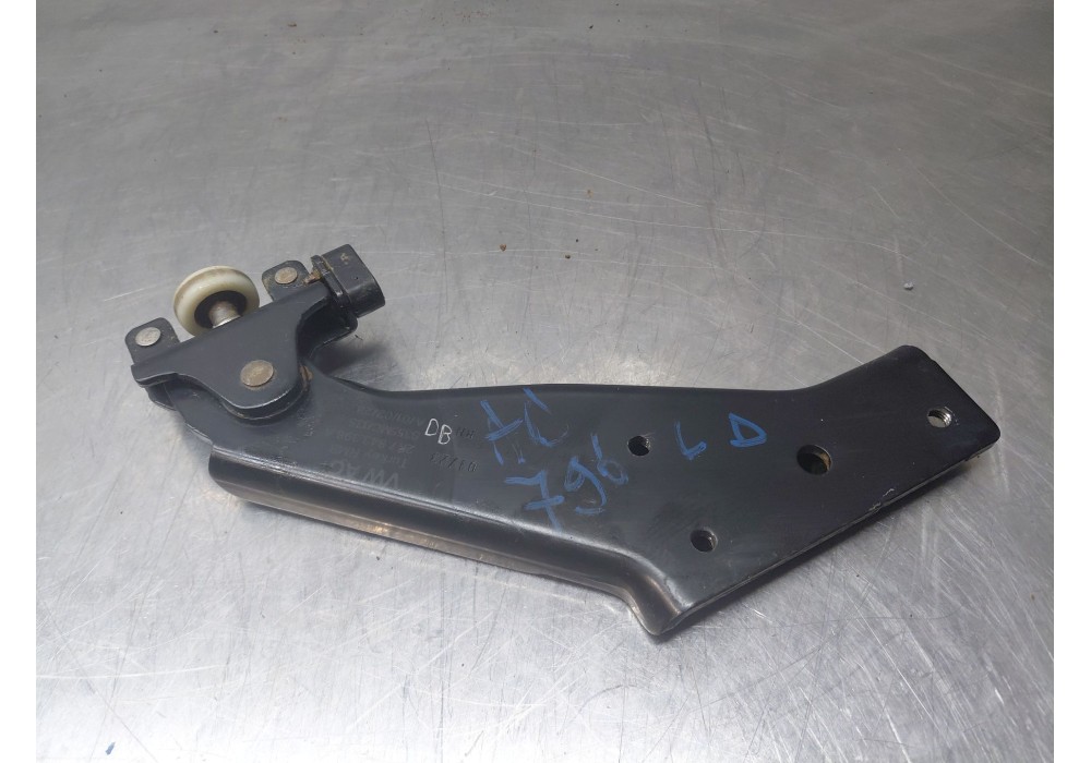 Recambio de soporte / guia puerta corredera para volkswagen caddy v cargo referencia OEM IAM 2K7843398A  