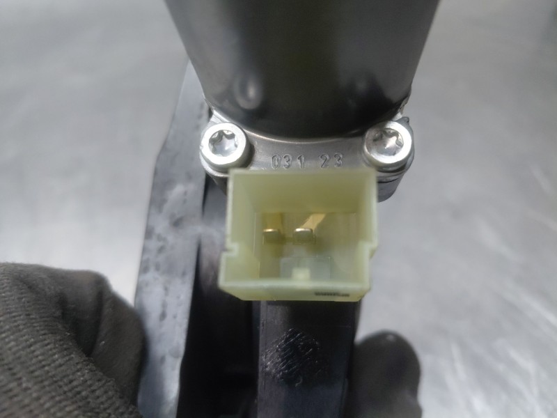 Recambio de elevalunas delantero izquierdo para volkswagen caddy v cargo referencia OEM IAM 2K7837461A  