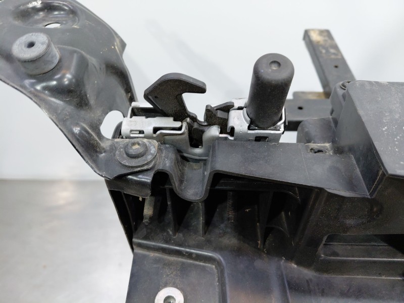 Recambio de panel frontal para volkswagen caddy v cargo referencia OEM IAM 2K7805588G  