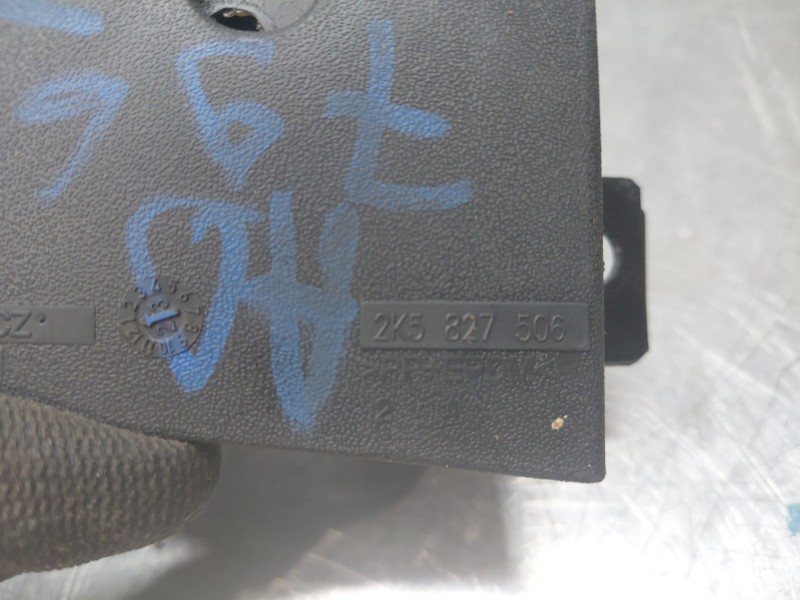 Recambio de cerradura puerta trasera derecha para volkswagen caddy v cargo referencia OEM IAM 2K5827506B  