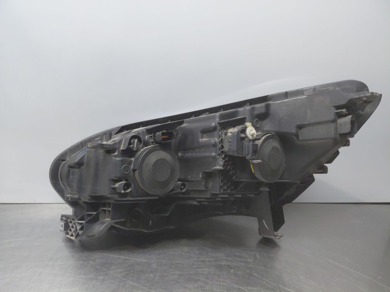 Recambio de faro derecho para renault scenic iv intens referencia OEM IAM 260101685R  