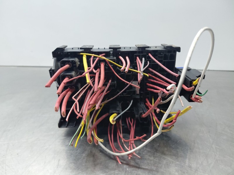 Recambio de caja reles / fusibles para renault scenic iv intens referencia OEM IAM 243800453R  