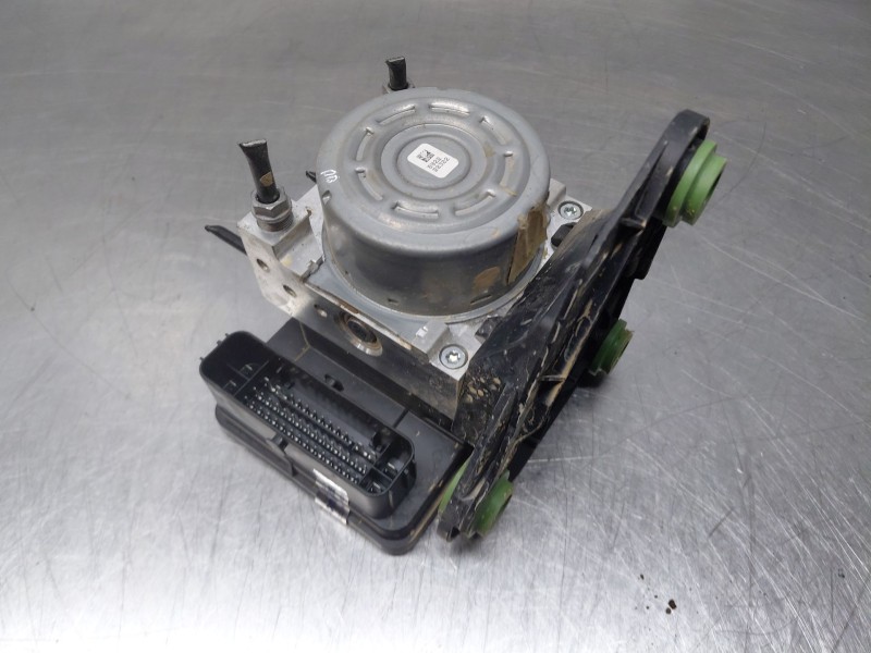 Recambio de abs para volkswagen caddy v cargo referencia OEM IAM   