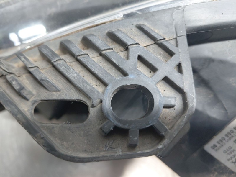 Recambio de faro derecho para peugeot 3008 style referencia OEM IAM 9805505380  